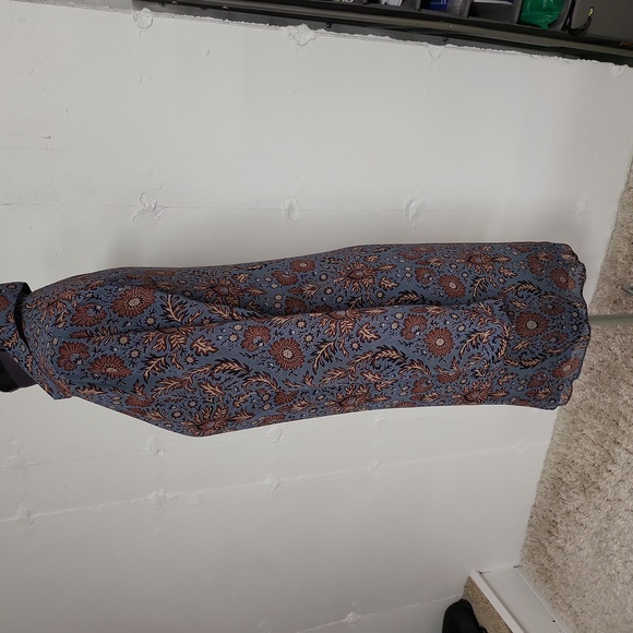 Beautiful dress by Cabi. Size small. Never worn, no smoking household. - Picture 2 of 9